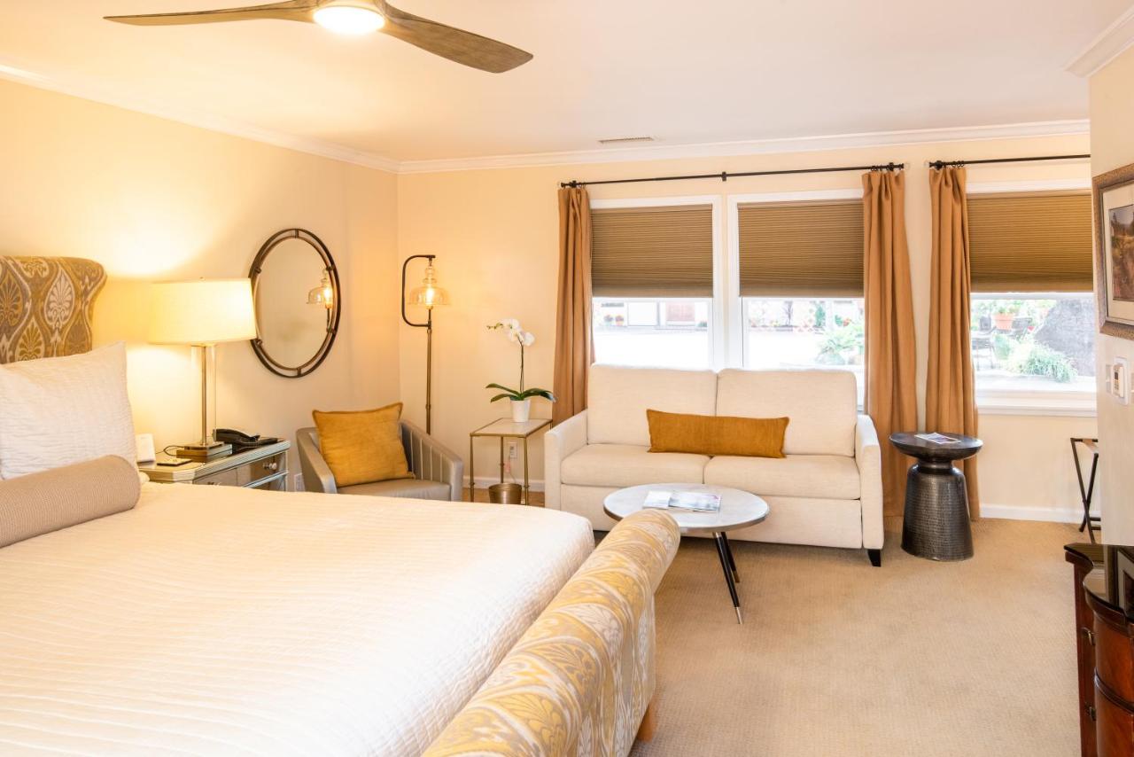 Deluxe King Room with Spa Bath - 2A at Harbor House Inn