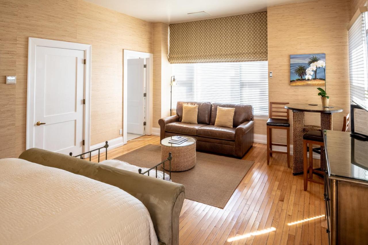 Deluxe King Studio with Kitchen - 116A at Harbor House Inn