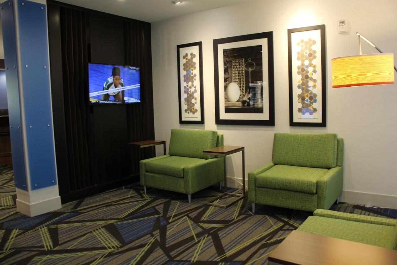  | Holiday Inn Express & Suites - Phoenix - Airport North, an IHG Hotel