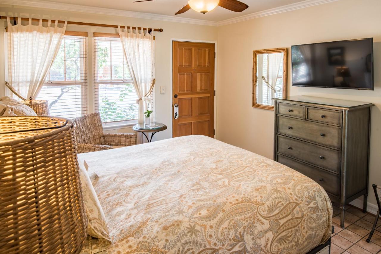 Standard Queen Room with Kitchen - Nine at Harbor House Inn