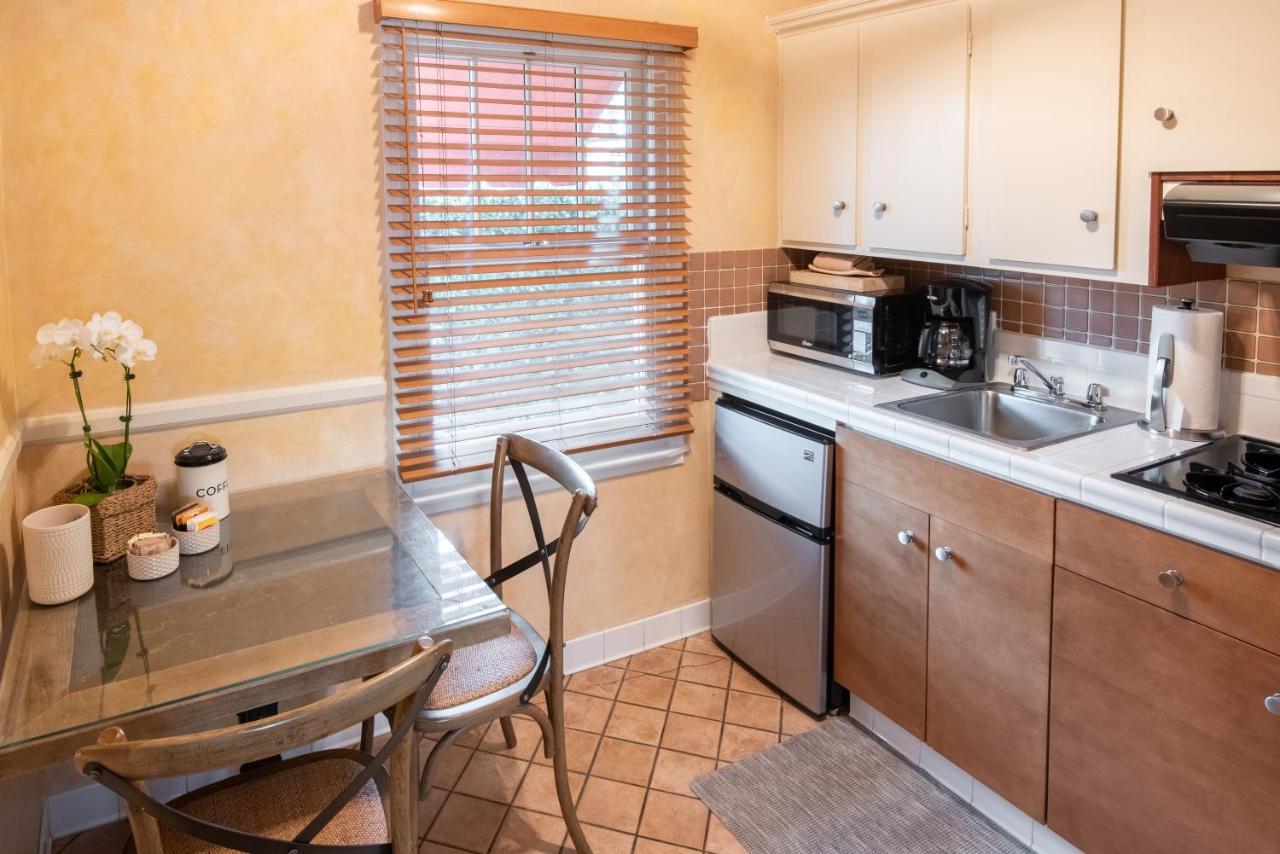 Standard Queen Room with Kitchen - Nine at Harbor House Inn