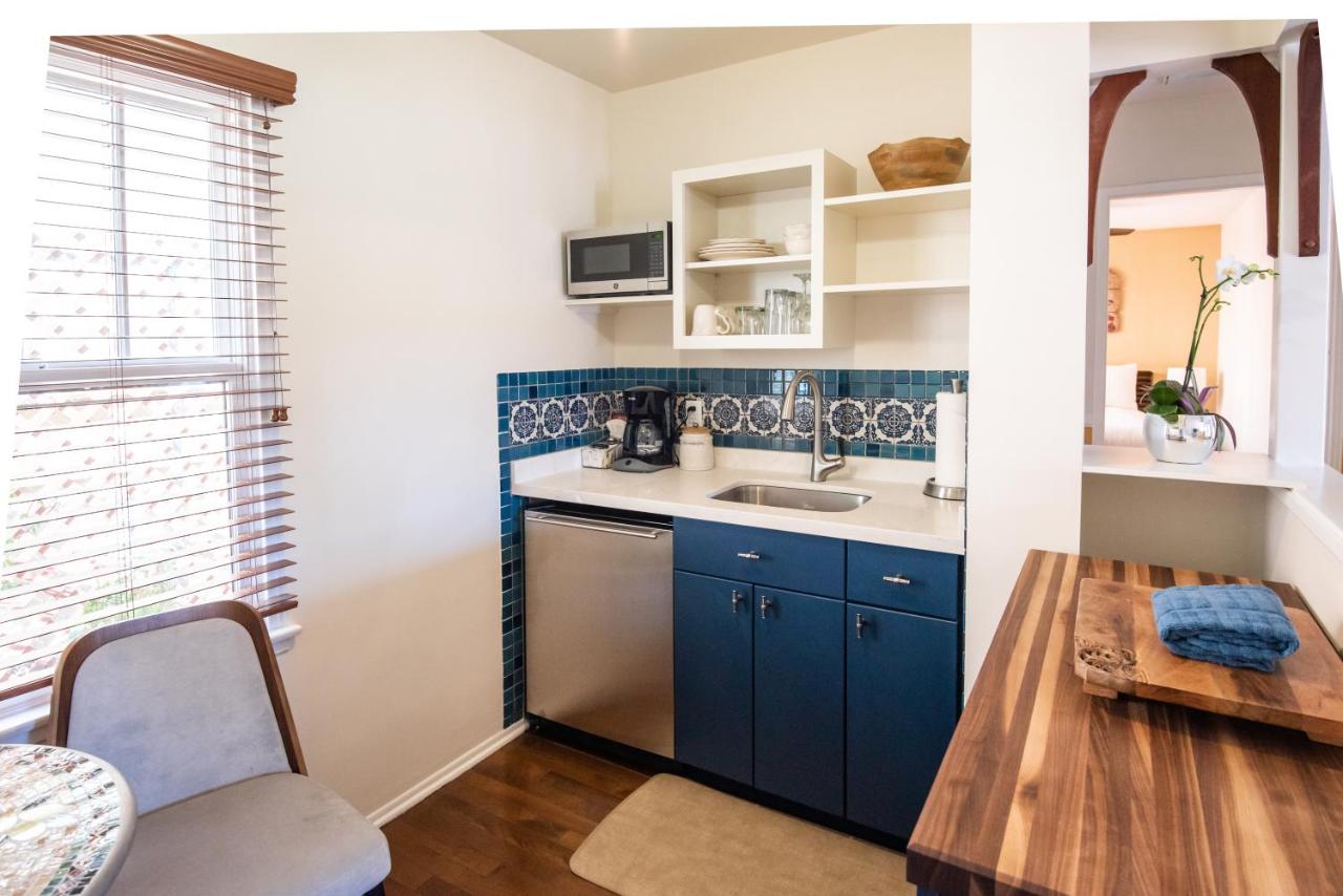 Deluxe Queen Studio - Three at Harbor House Inn