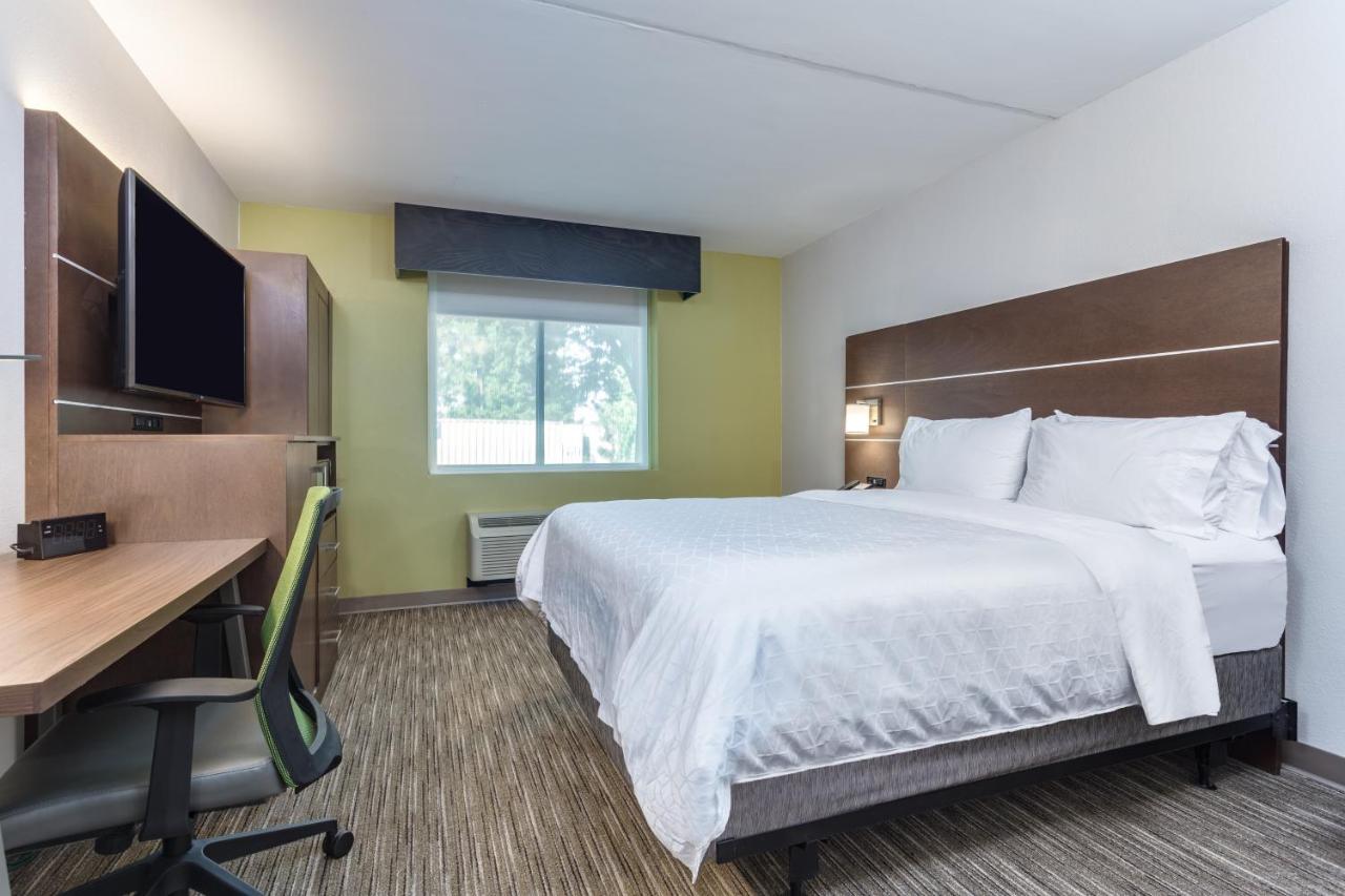 Executive Suite - Non-Smoking at Holiday Inn Express Exton by IHG