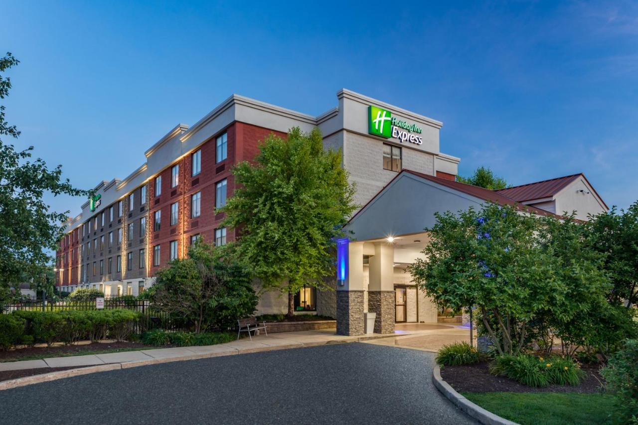 Room Selected at Check-In at Holiday Inn Express Exton by IHG
