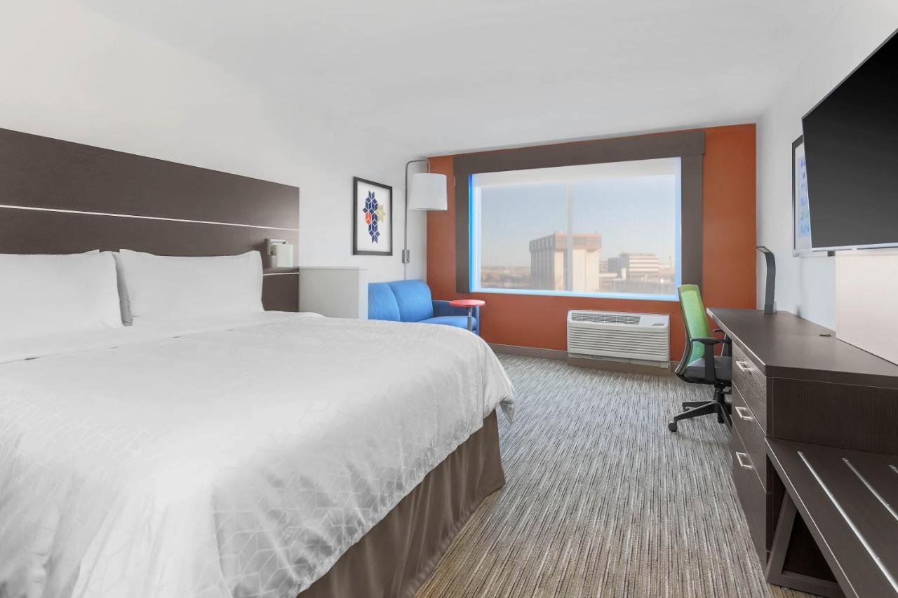 Double Suite - Mobility Access Tub/Non-Smoking at Holiday Inn Express & Suites Chicago O'Hare Airport by IHG