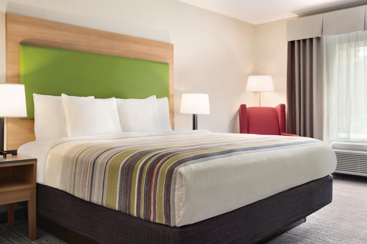 King Room at Country Inn & Suites by Radisson, Greensboro, NC