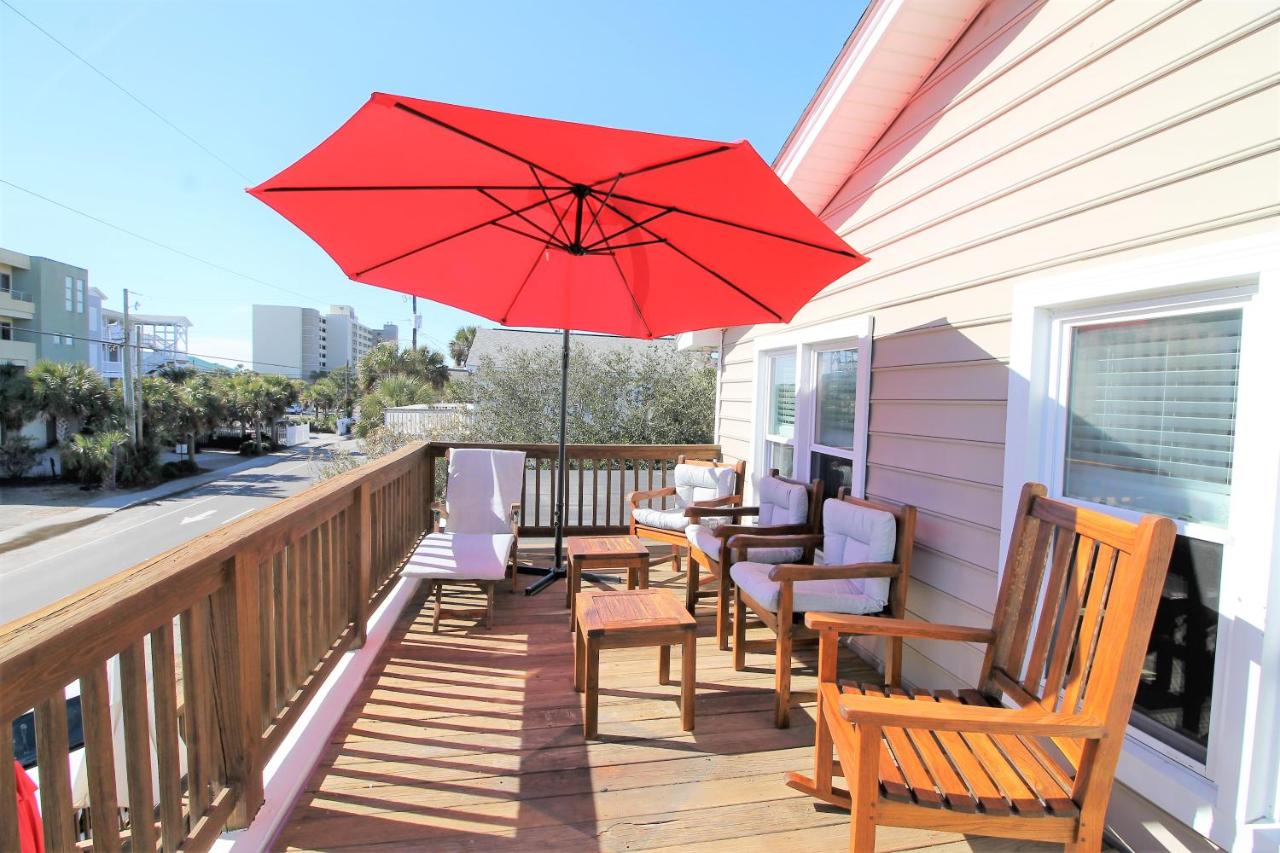 | Salty Shack Unit C - Salty Shack - Dog Friendly Home - Across from the Beach - Central Location!