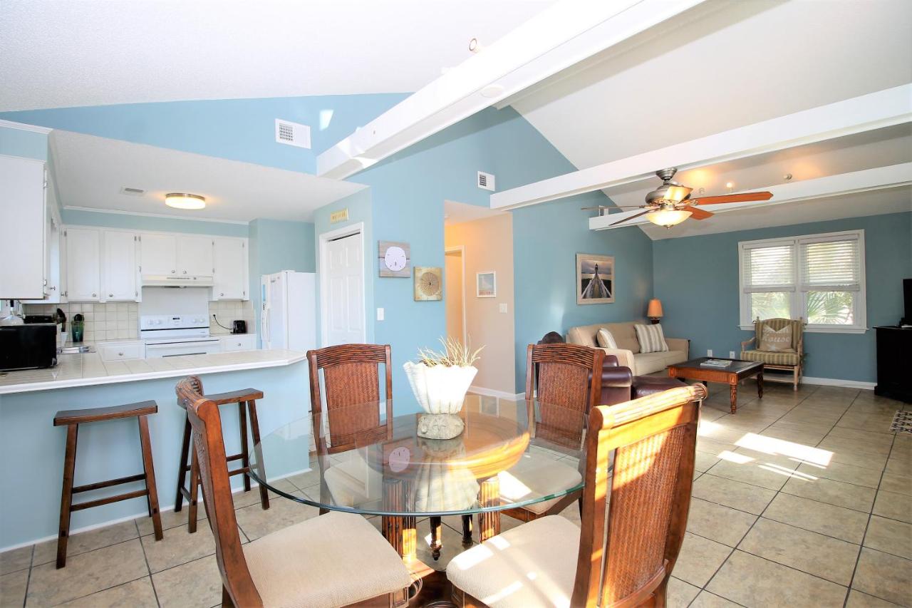 | Salty Shack Unit C - Salty Shack - Dog Friendly Home - Across from the Beach - Central Location!
