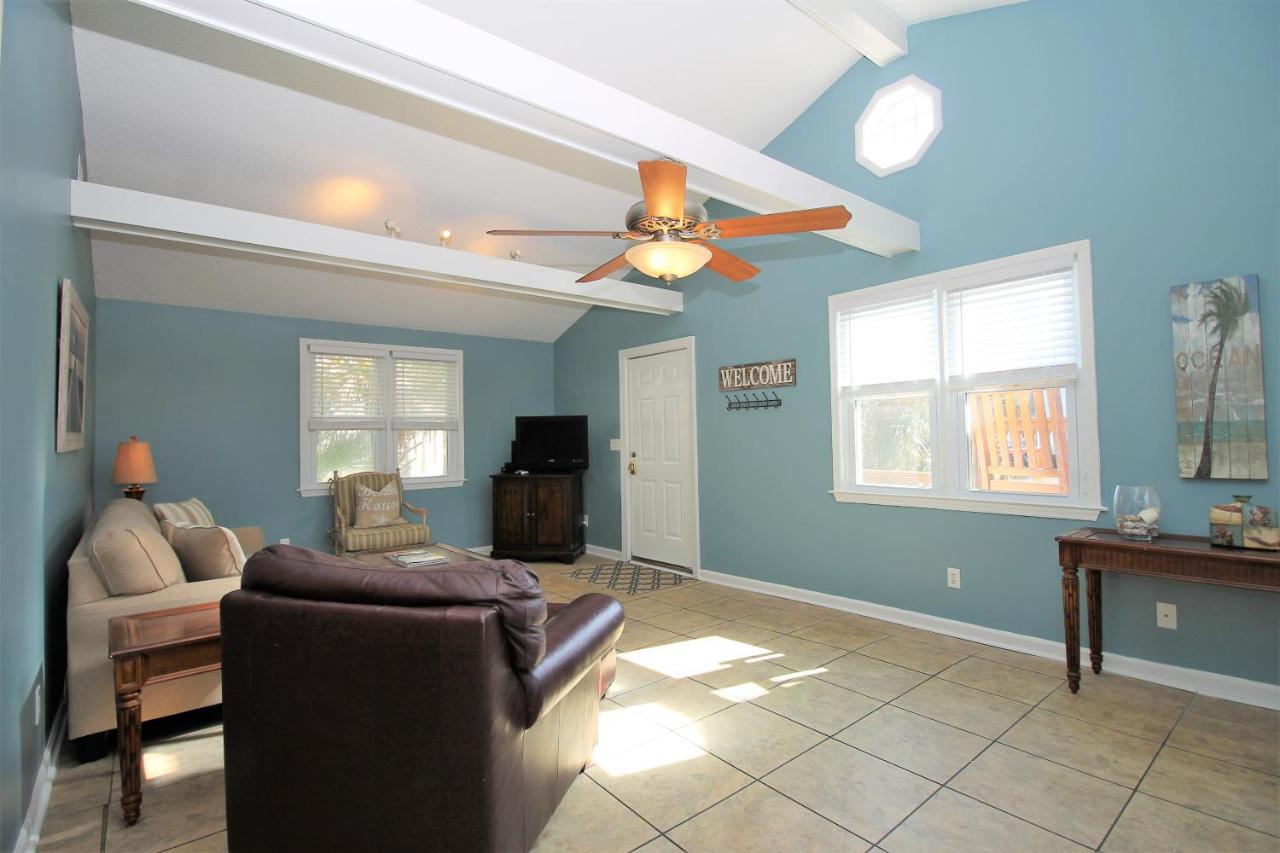 | Salty Shack Unit C - Salty Shack - Dog Friendly Home - Across from the Beach - Central Location!