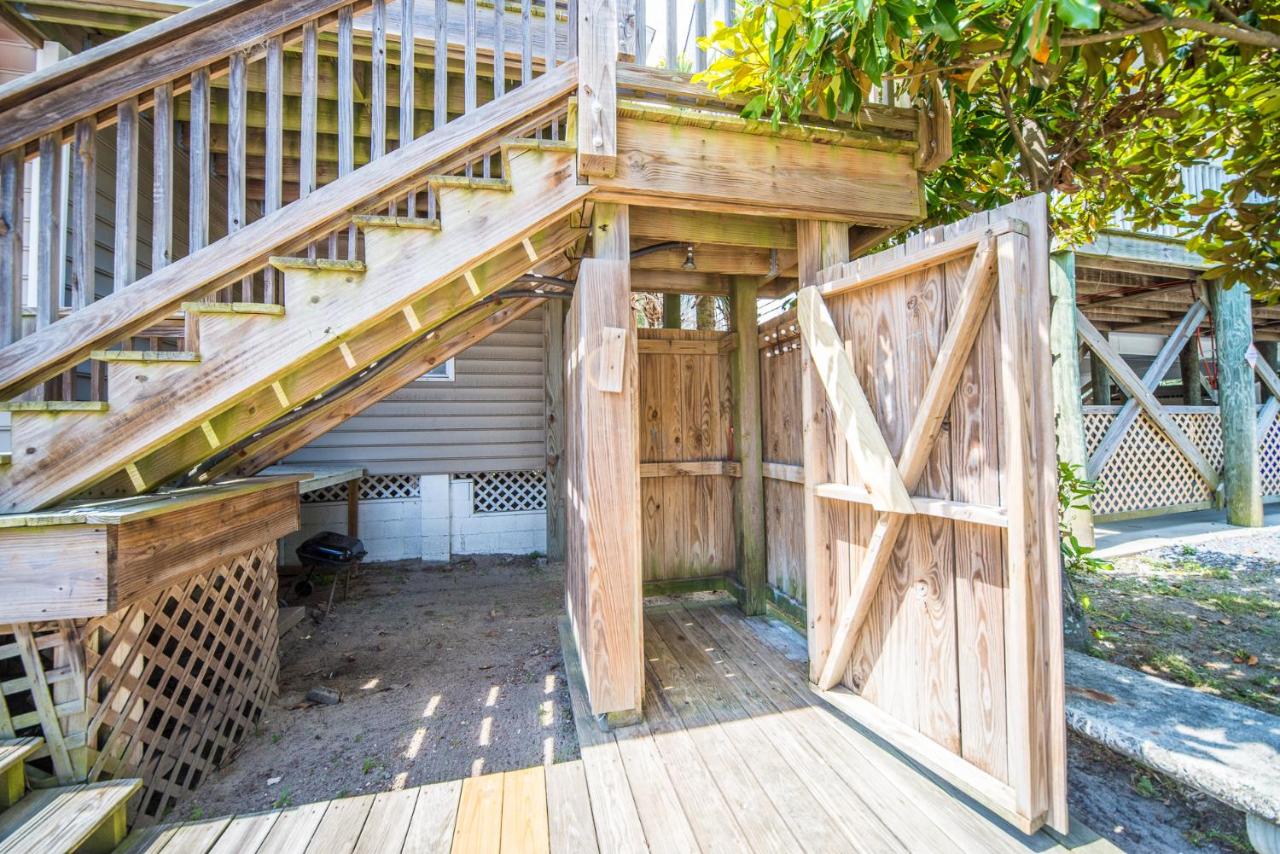 | Salty Shack Unit C - Salty Shack - Dog Friendly Home - Across from the Beach - Central Location!