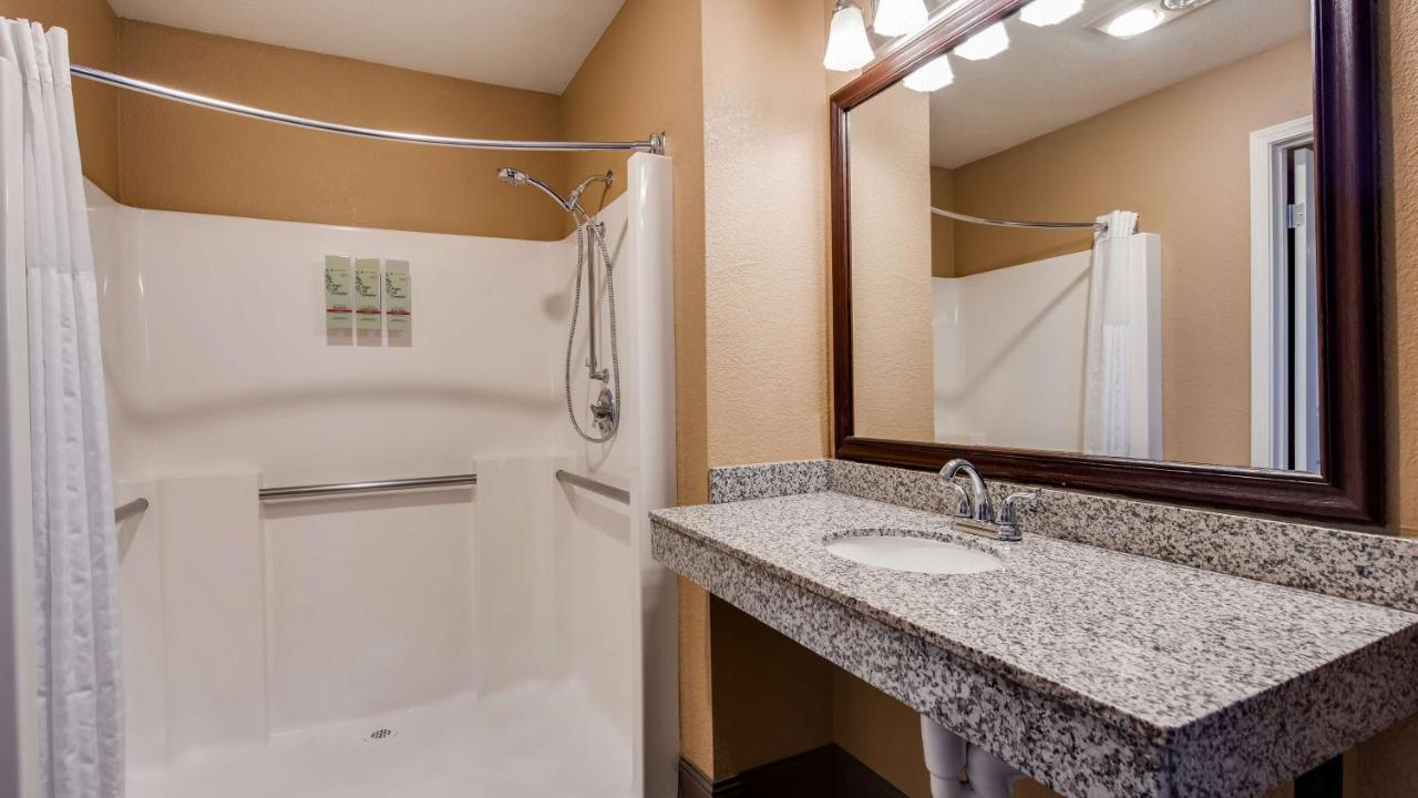 Queen Room - Disability Access at Best Western Country Inn