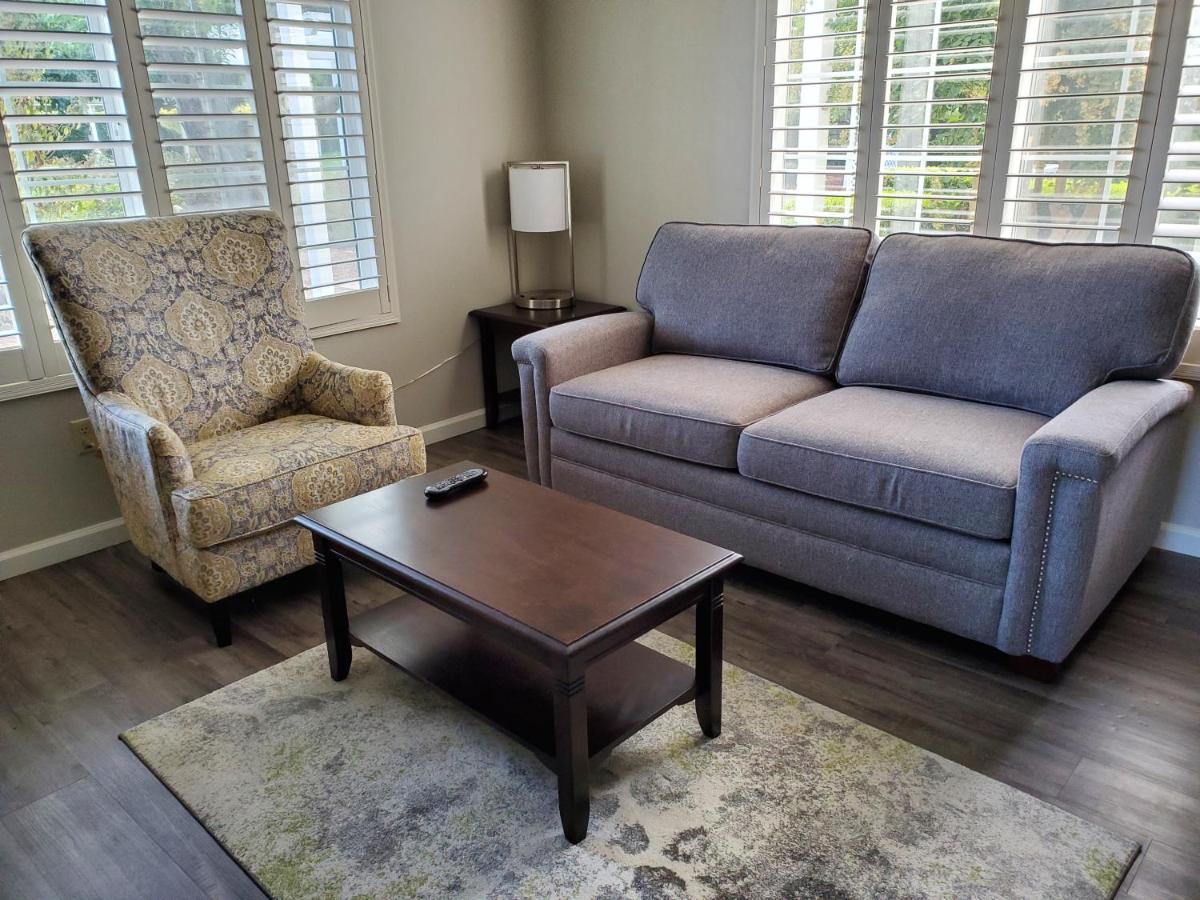 Executive Suite at Geyserville Inn