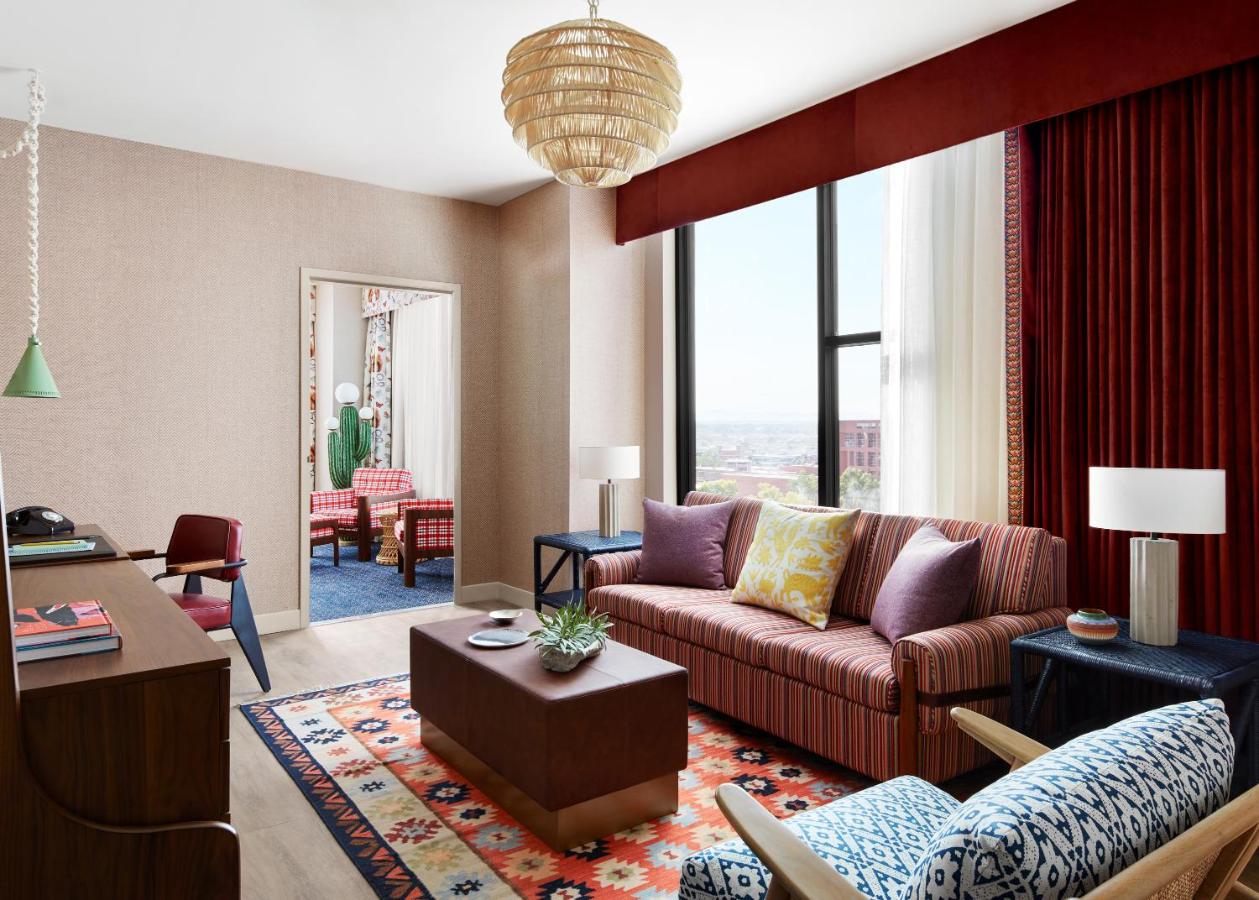 Graduate King Suite - Accessible at Graduate by Hilton Tucson