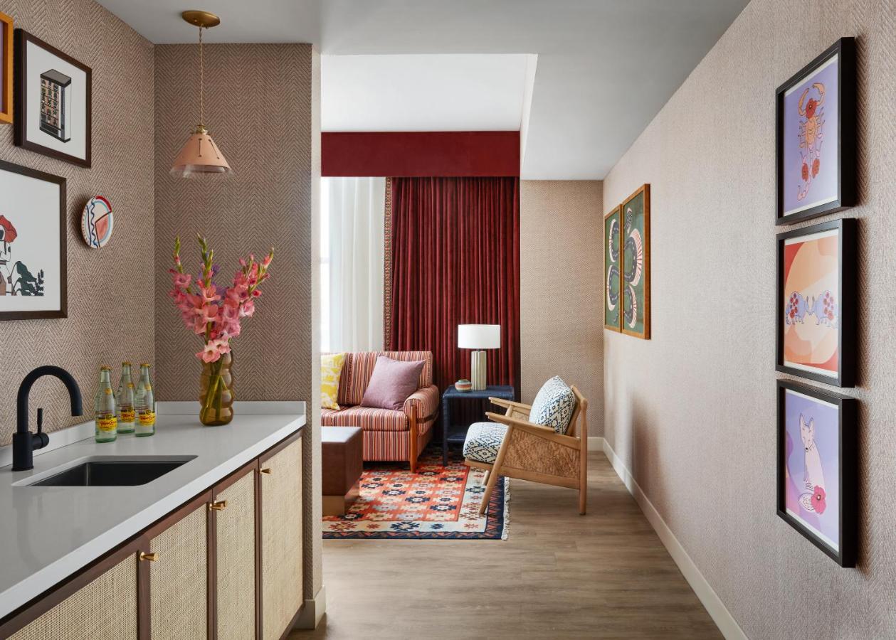 Graduate King Suite - Accessible at Graduate by Hilton Tucson