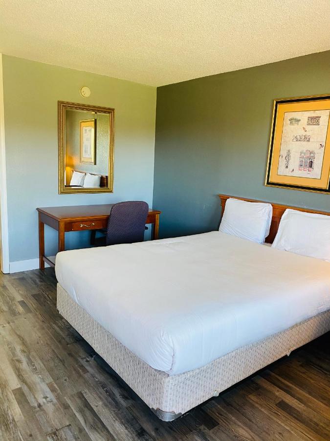  | Traveler's Place Inn & Suites
