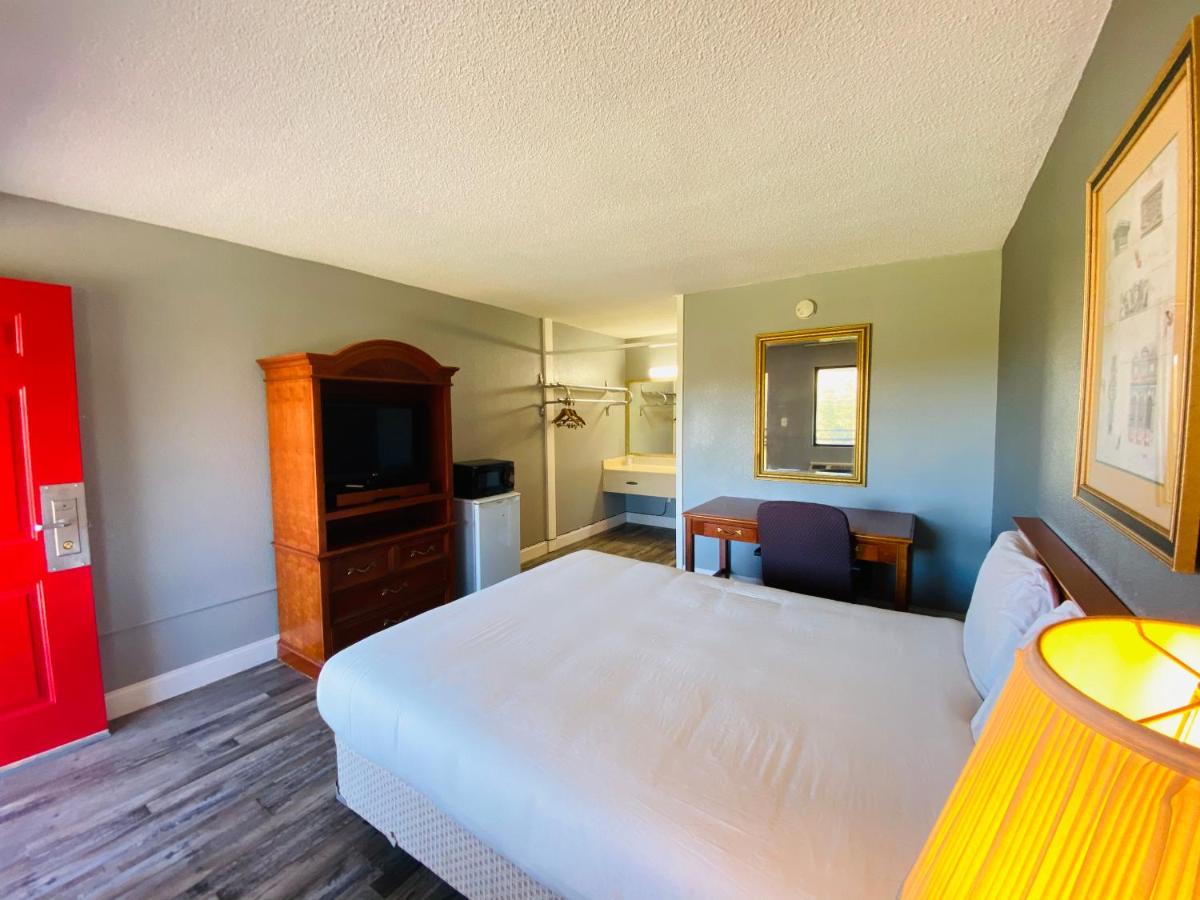  | Traveler's Place Inn & Suites