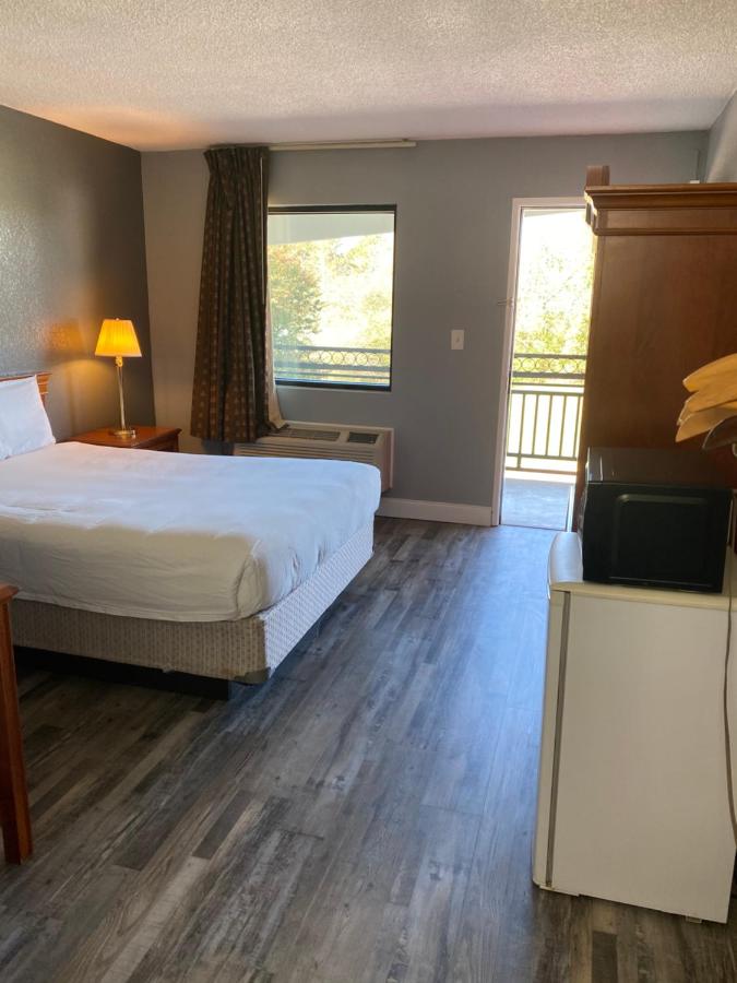 | Traveler's Place Inn & Suites