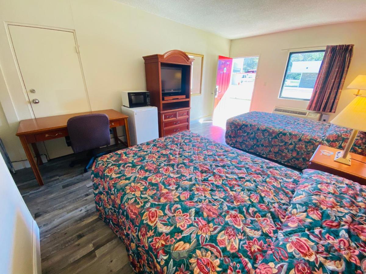  | Traveler's Place Inn & Suites
