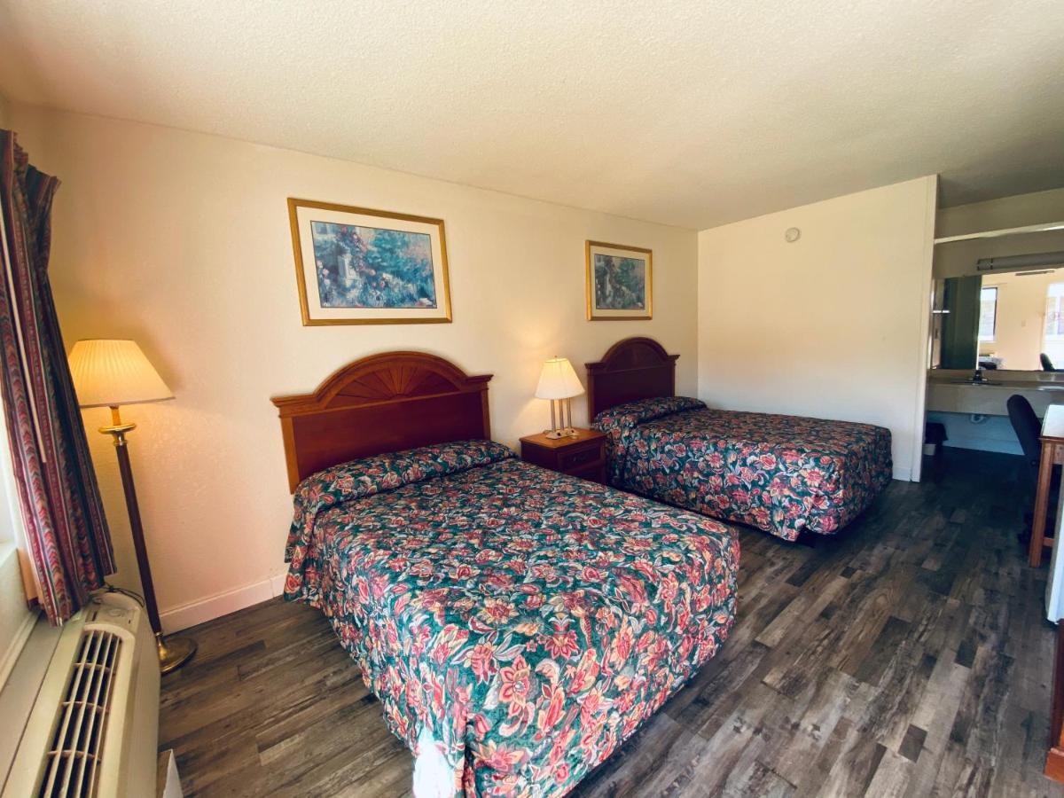  | Traveler's Place Inn & Suites
