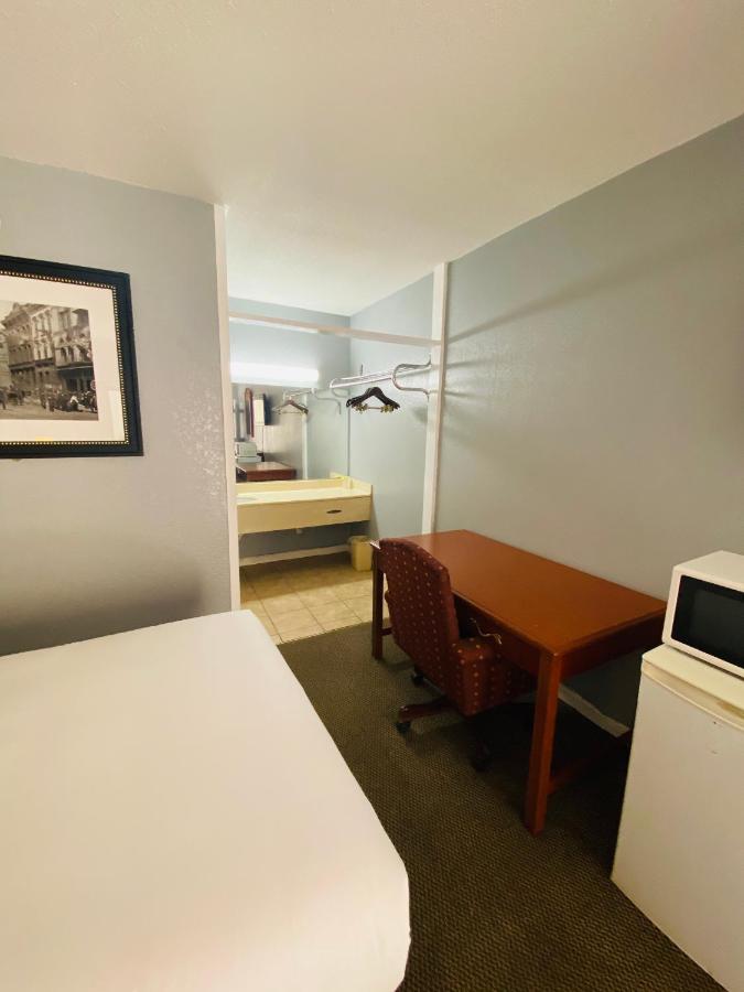  | Traveler's Place Inn & Suites