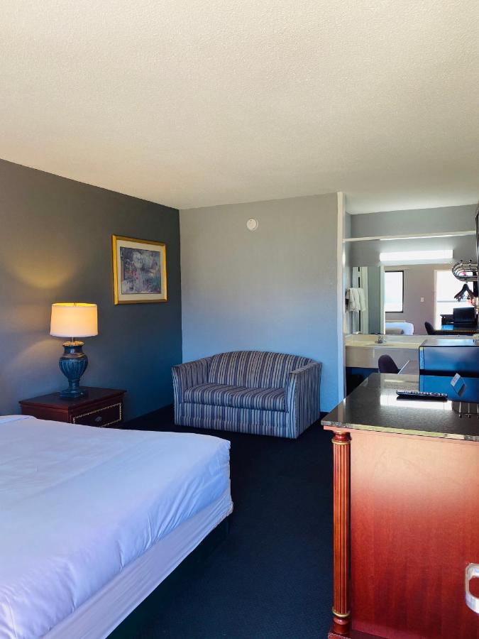  | Traveler's Place Inn & Suites
