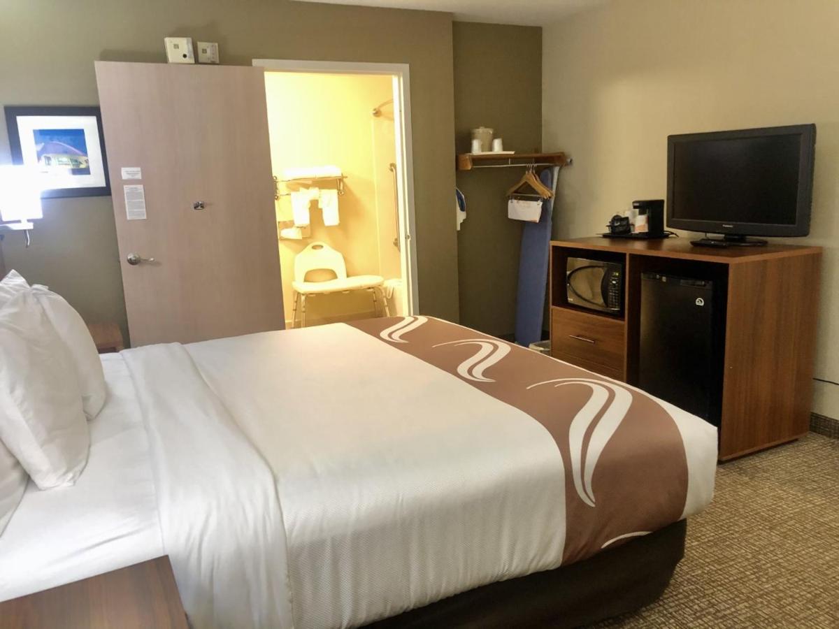 Standard Room, 1 King Bed, Accessible Tub, Non Smoking at Quality Inn Placentia Anaheim Fullerton
