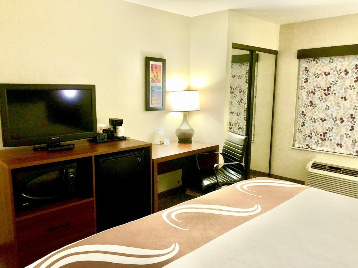 Standard Room, 1 King Bed, Non Smoking at Quality Inn Placentia Anaheim Fullerton