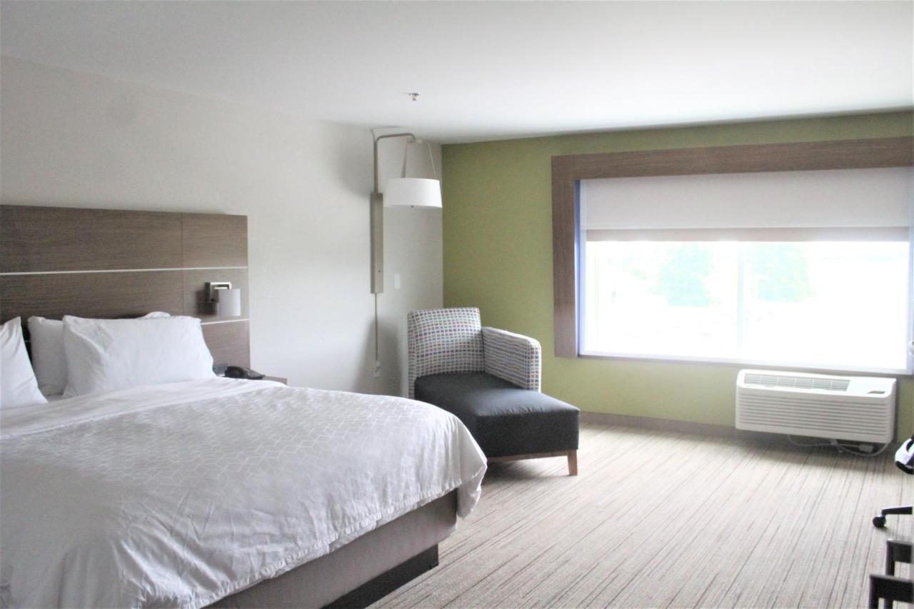 Standard Room at Holiday Inn Express & Suites Kokomo South by IHG