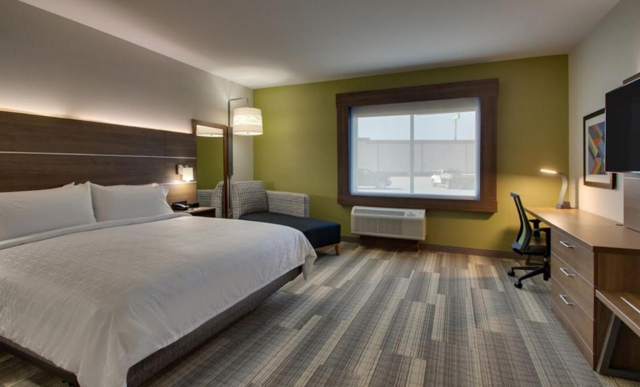 King Room - Hearing Accessible - Non-Smoking at Holiday Inn Express & Suites Kokomo South by IHG