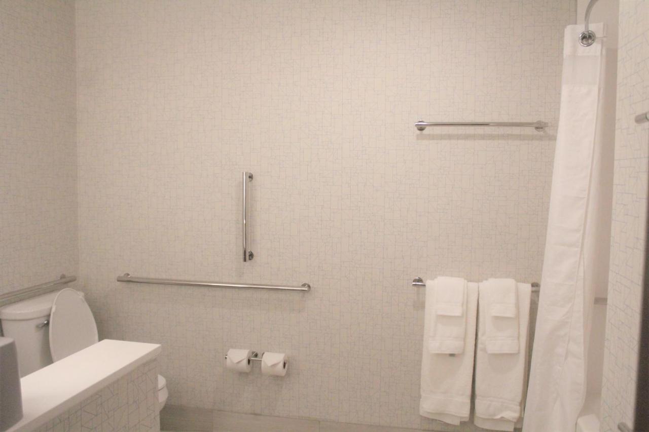 Suite with Mobility Accessible Tub - Non-Smoking at Holiday Inn Express & Suites Kokomo South by IHG