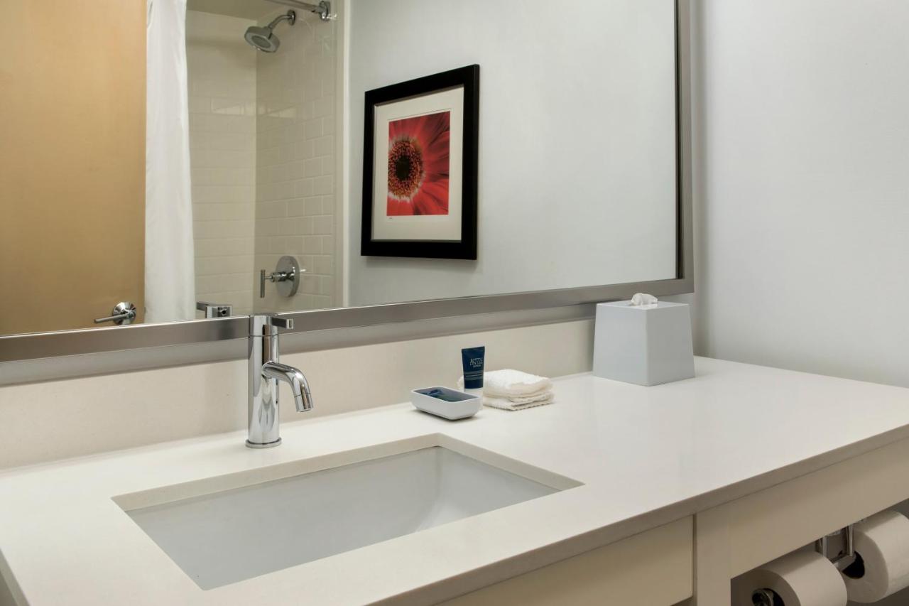  | Four Points by Sheraton Newburgh Stewart Airport