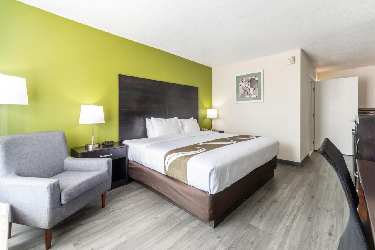 King Room - Disability Access at Quality Inn & Suites Vandalia near I-70 and Hwy 51