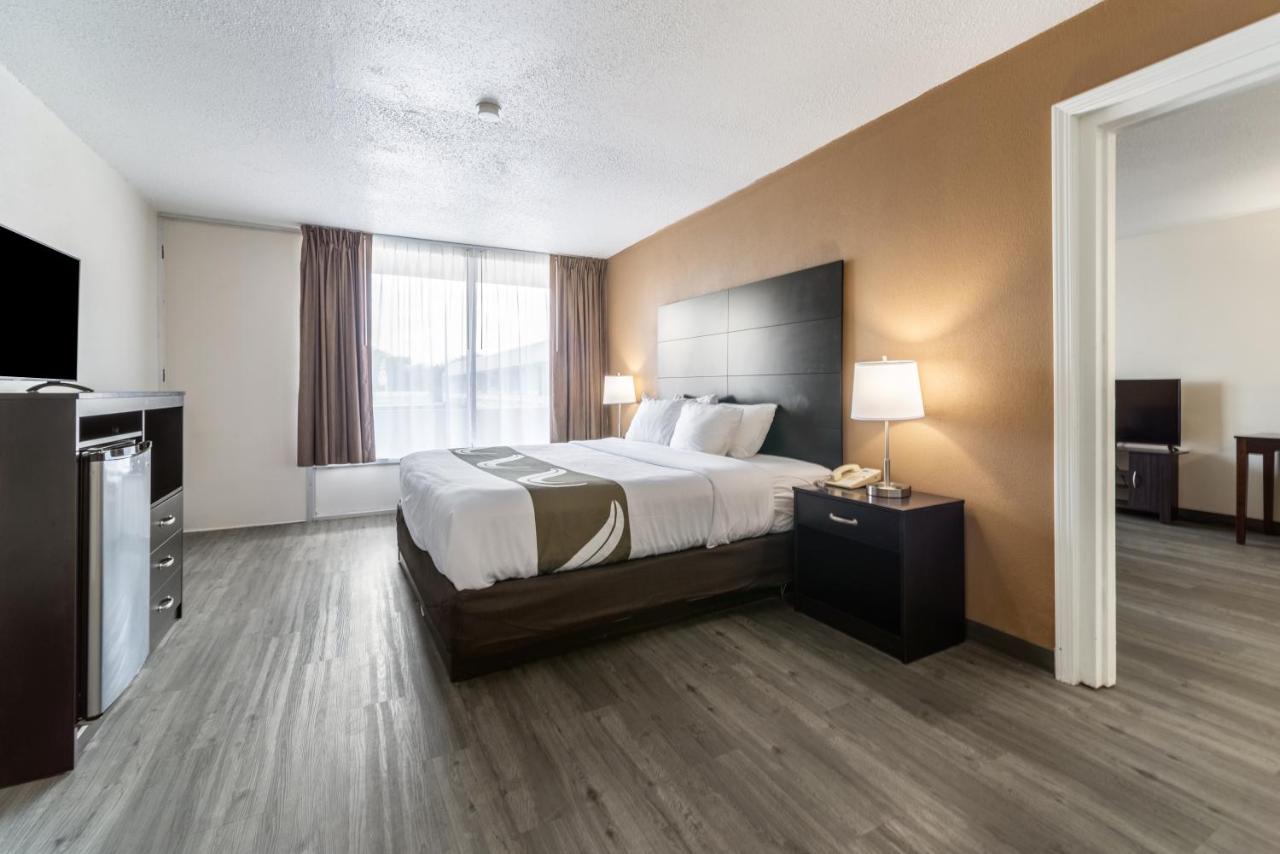 King Suite at Quality Inn & Suites Vandalia near I-70 and Hwy 51