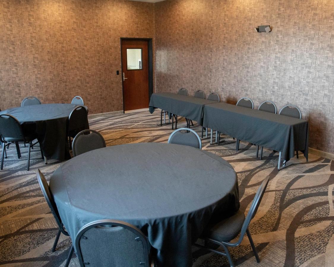  | Cobblestone Hotel & Suites - Two Rivers