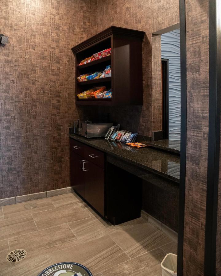| Cobblestone Hotel & Suites - Two Rivers