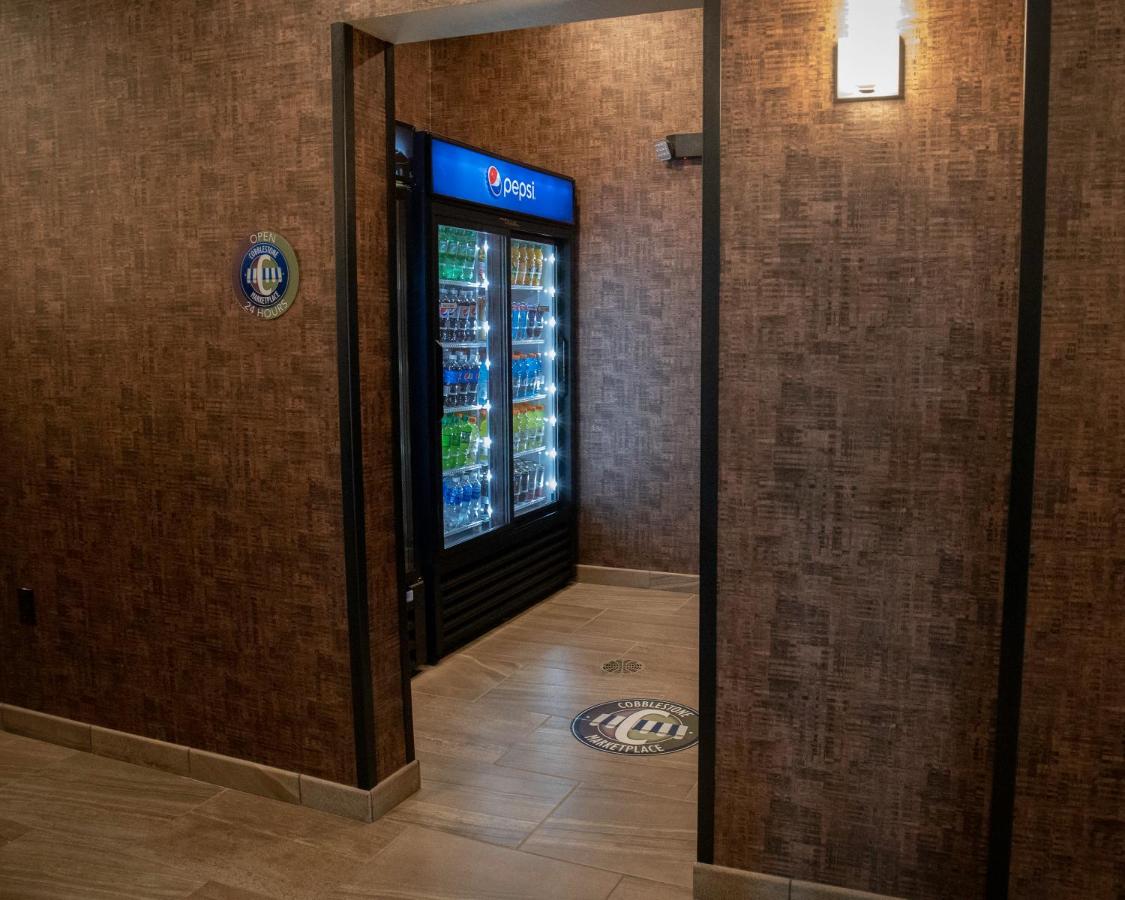 | Cobblestone Hotel & Suites - Two Rivers