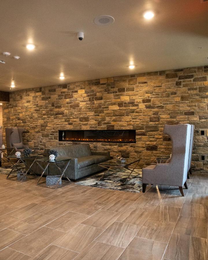 | Cobblestone Hotel & Suites - Two Rivers