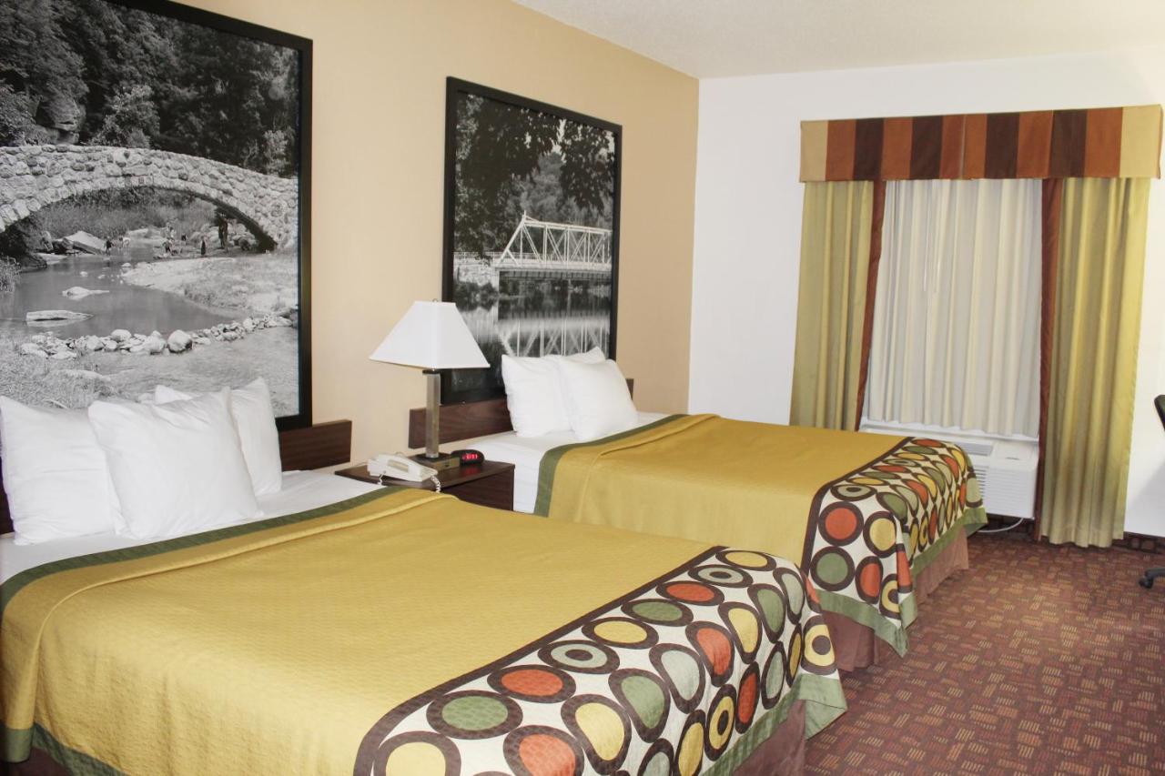 | Super 8 by Wyndham Three Rivers