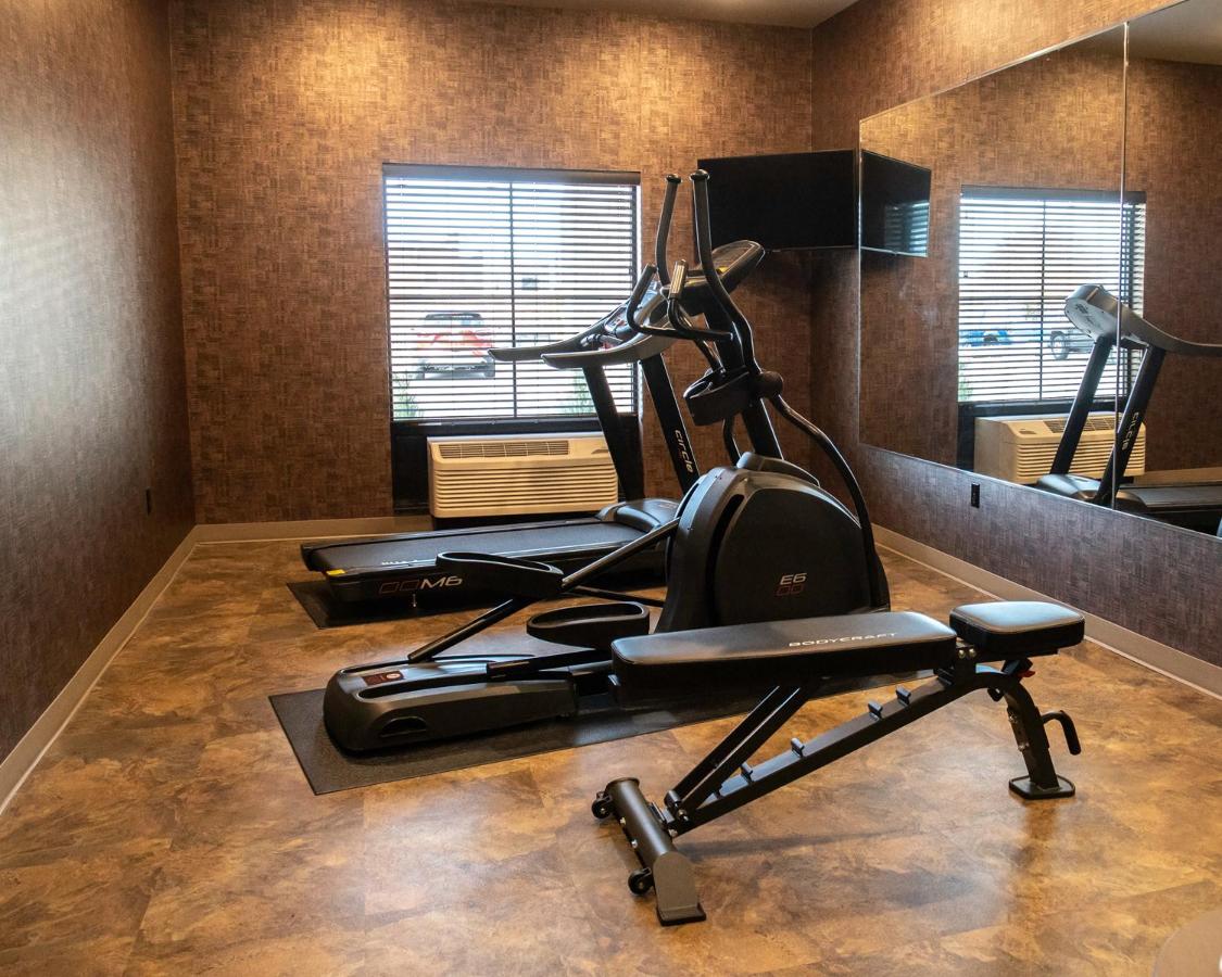 | Cobblestone Hotel & Suites - Two Rivers