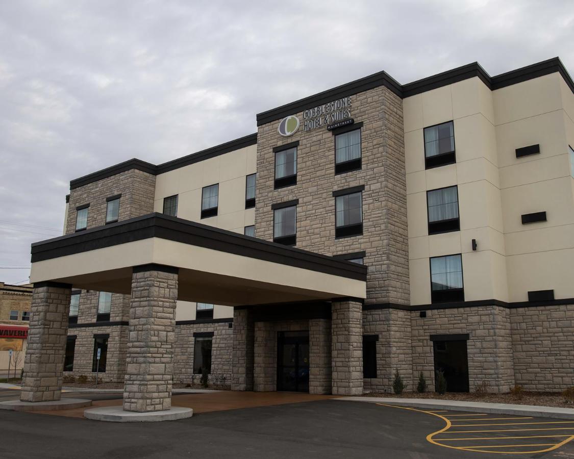 | Cobblestone Hotel & Suites - Two Rivers