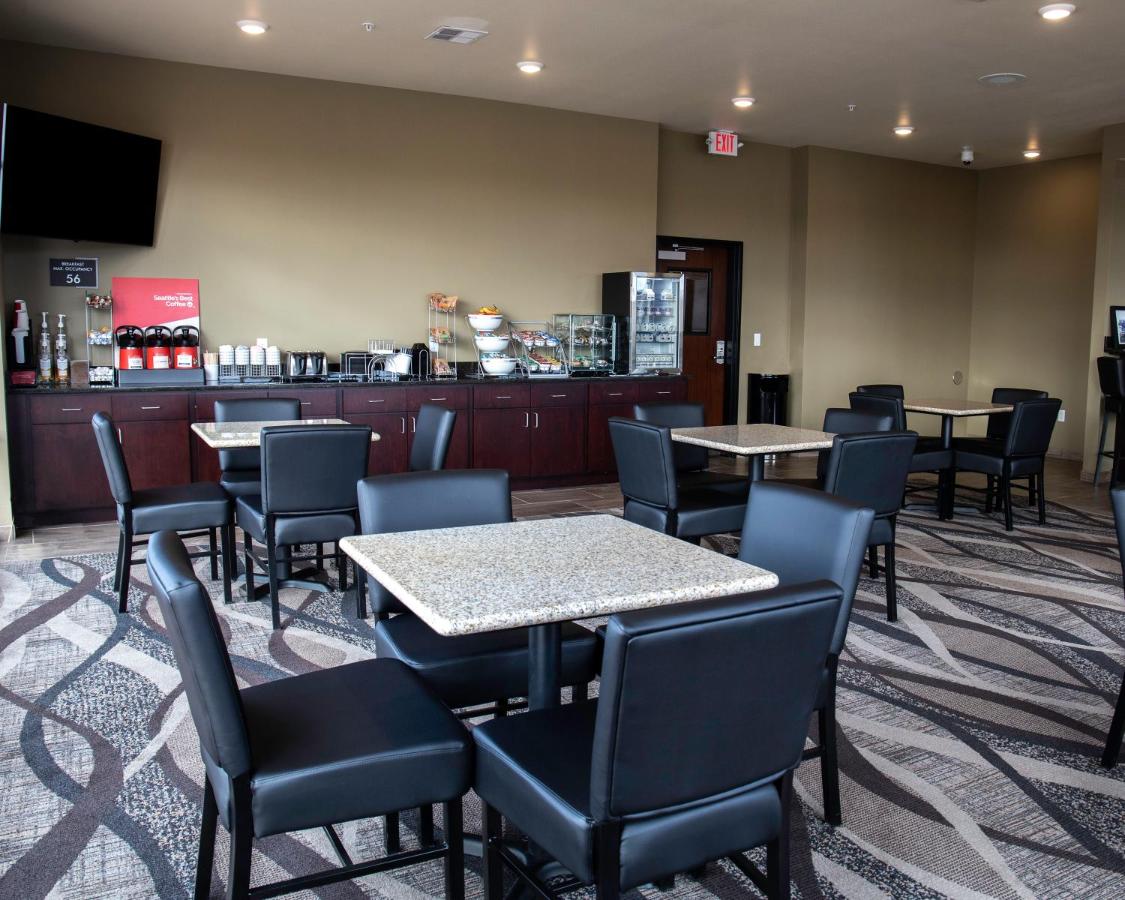 | Cobblestone Hotel & Suites - Two Rivers
