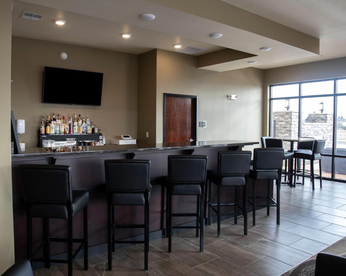 | Cobblestone Hotel & Suites - Two Rivers