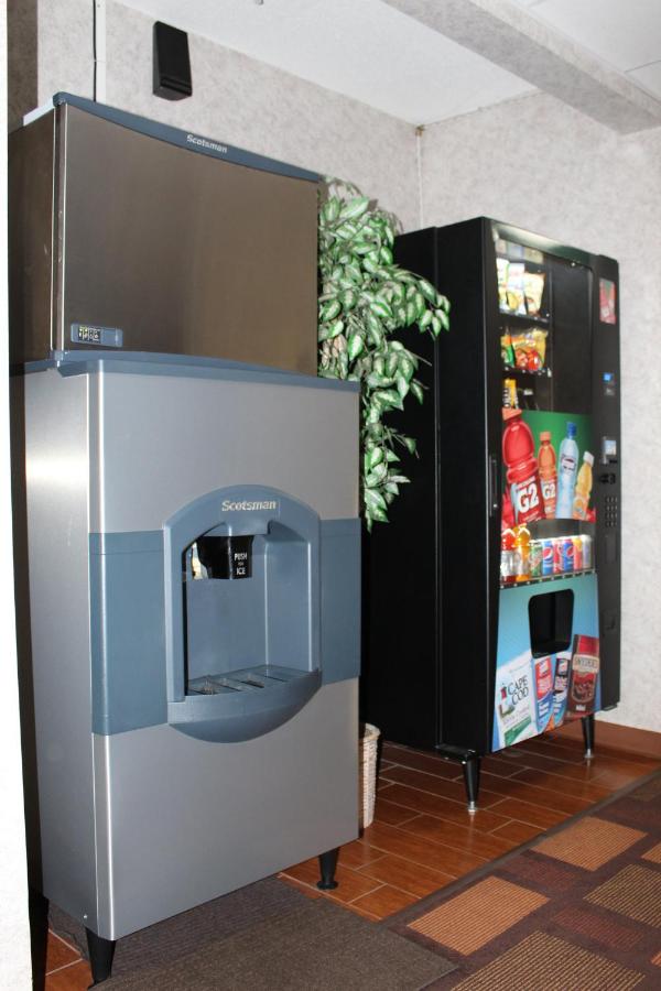 | Super 8 by Wyndham Three Rivers