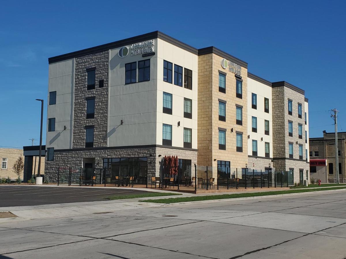 | Cobblestone Hotel & Suites - Two Rivers