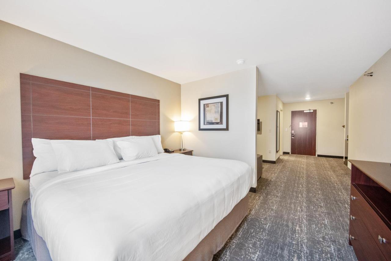| Cobblestone Hotel & Suites - Two Rivers