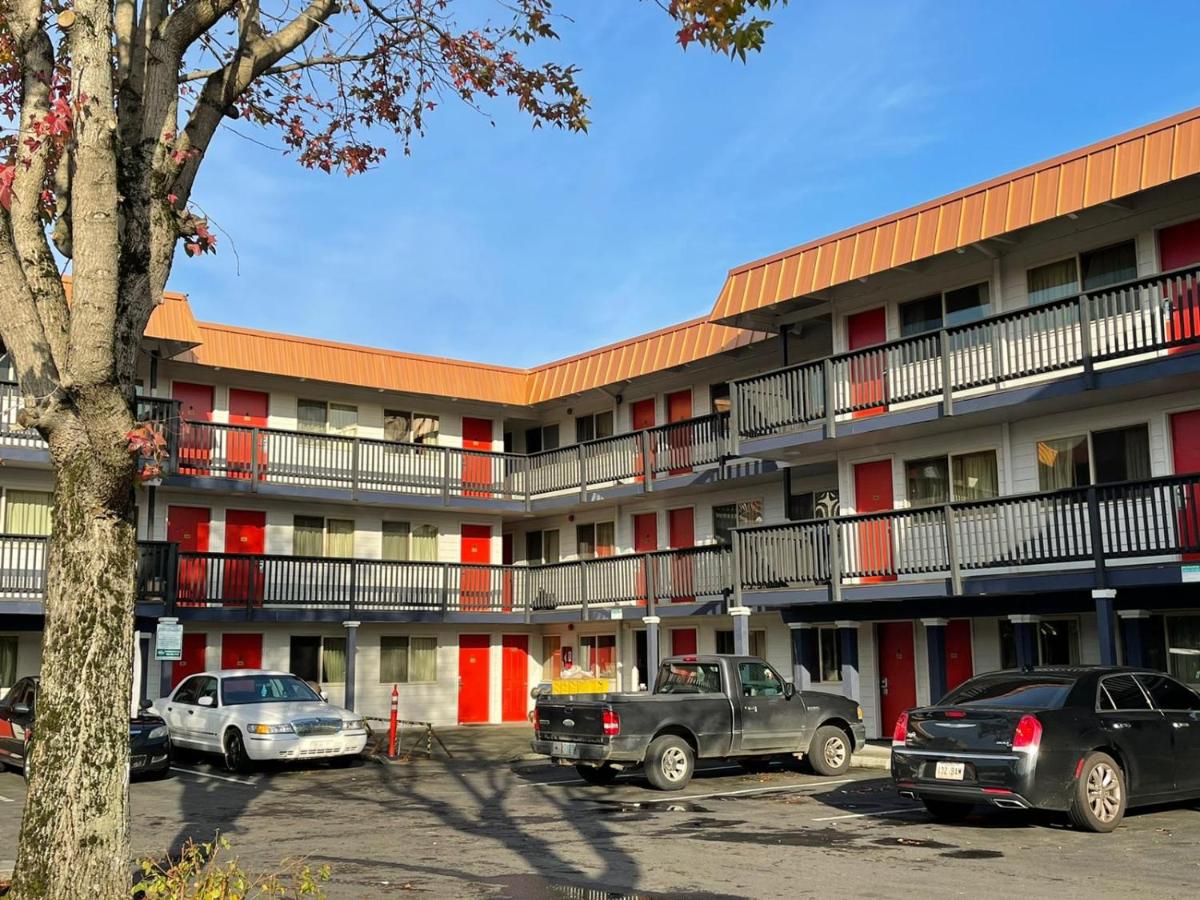 | Portland Inn