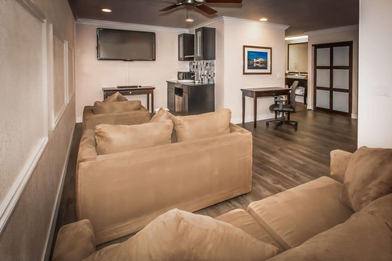 King Suite with Sofa Bed at Best Western Bishop Lodge