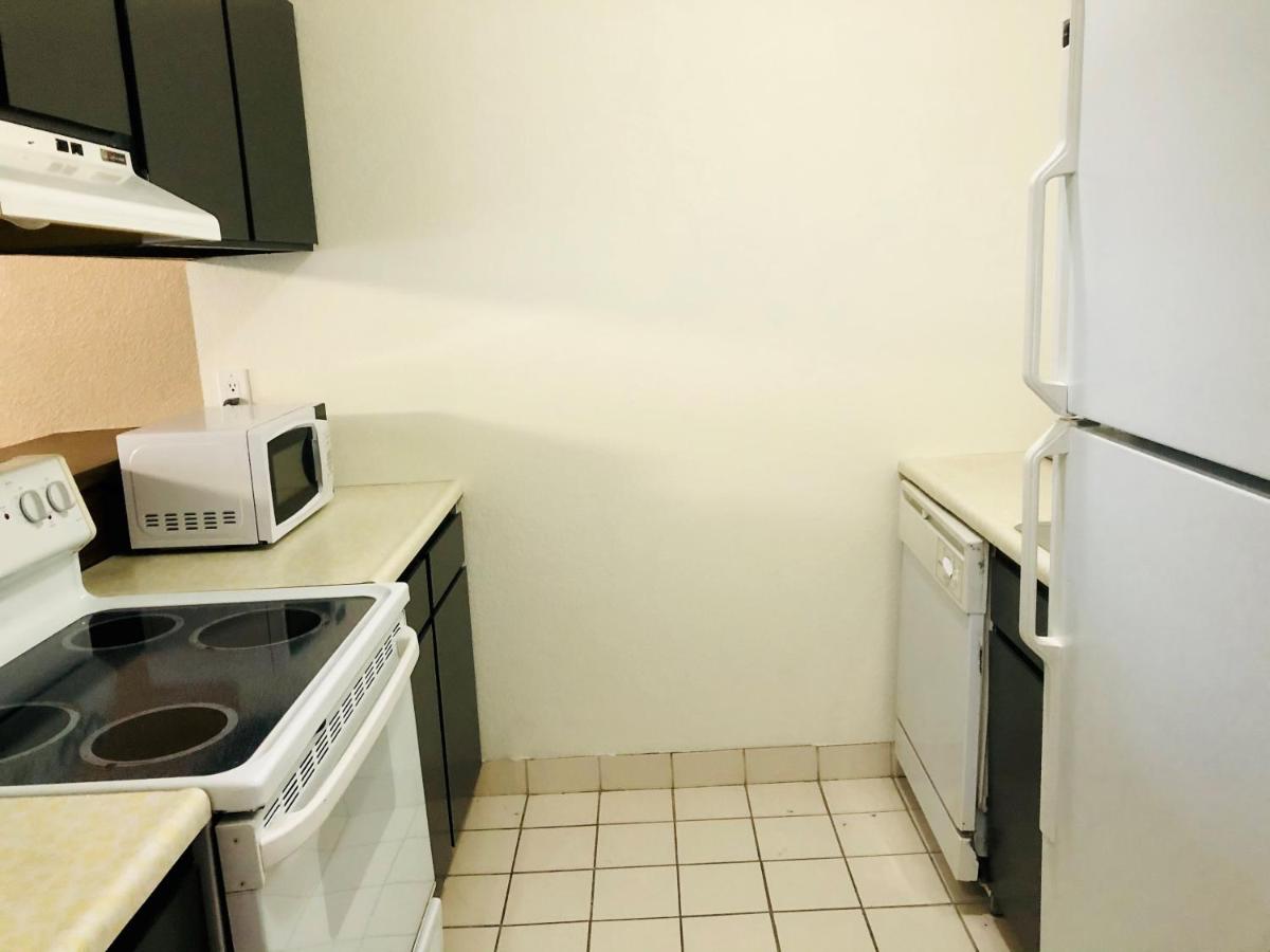 Efficiency Queen Room - Non-Smoking at Ramada by Wyndham Spokane Valley
