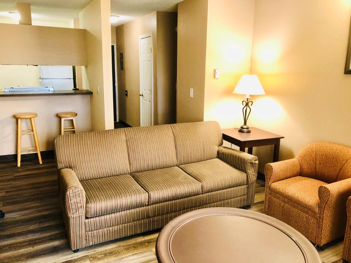 Efficiency Queen Room - Non-Smoking at Ramada by Wyndham Spokane Valley