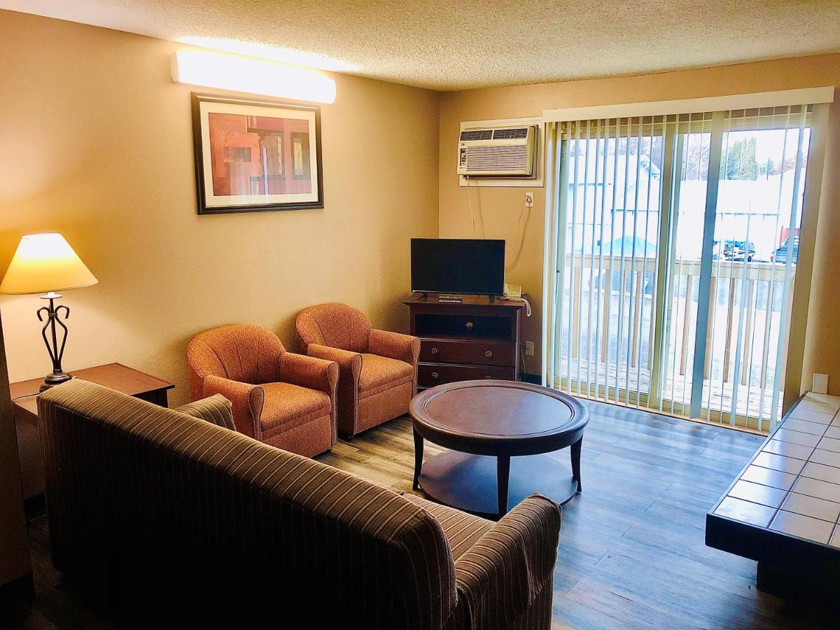 Efficiency Queen Room - Non-Smoking at Ramada by Wyndham Spokane Valley